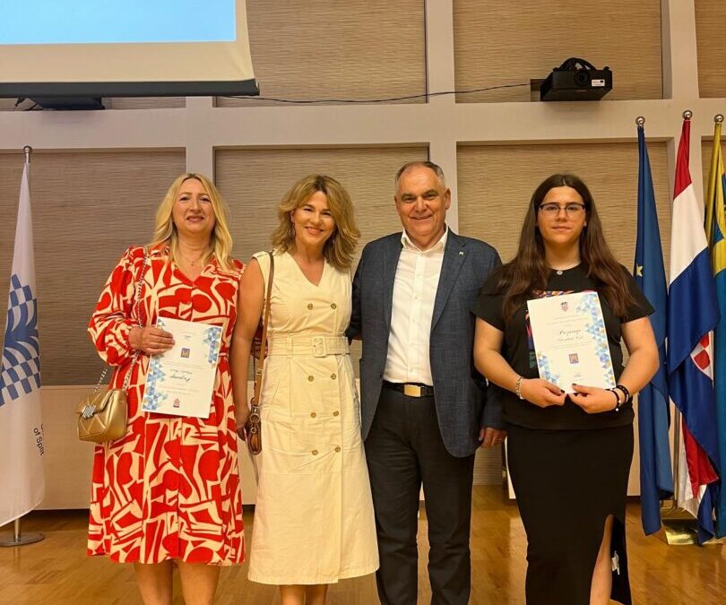 Dodijeljena županova nagrada našoj učenici Elizabeti Ćuk i mentorici Alenki Šimić za izniman uspjeh na državnom natjecanju mladih tehničara ove godine.